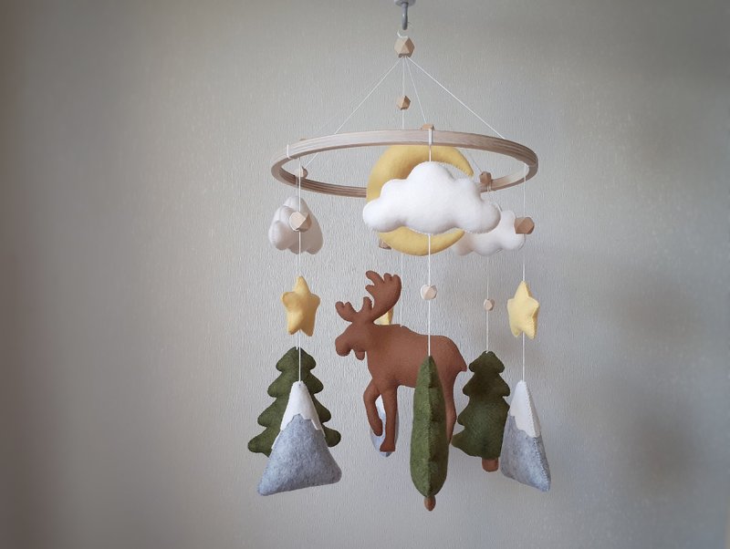 Woodland baby mobile nursery decor, forest crib mobile with Elk, newborn gift - 寶寶/兒童玩具/玩偶 - 環保材質 綠色