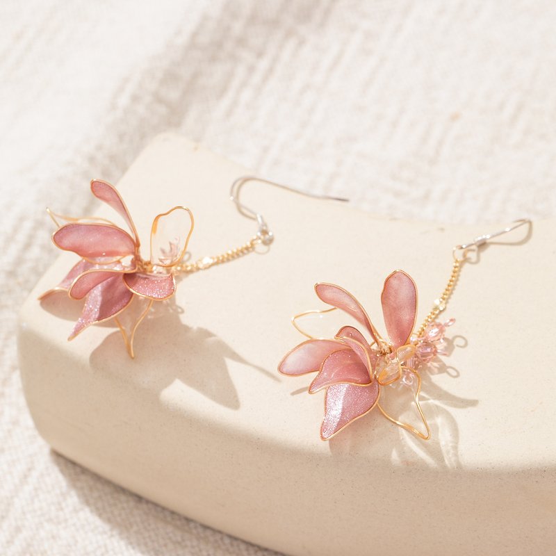 【浮光-莓果粉】垂墜耳環 | 水晶花飾品 - 耳環/耳夾 - 樹脂 粉紅色