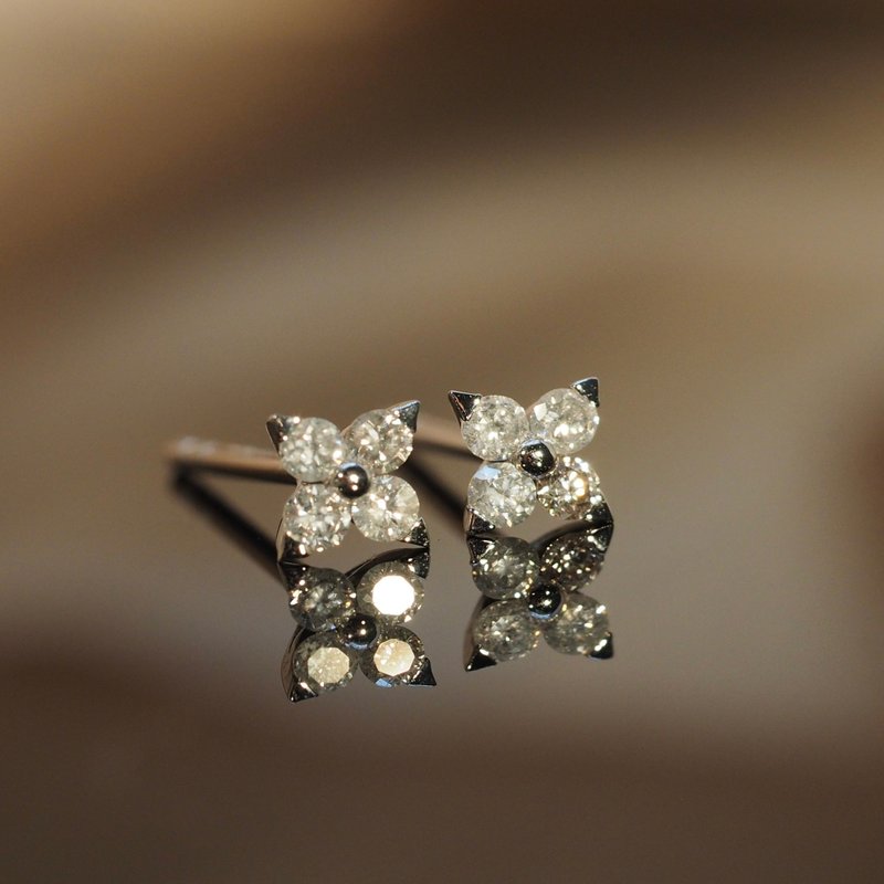 18K金鑽石四葉草耳環 18K Gold The Diamond Clover Earrings - 耳環/耳夾/耳骨夾 - 貴金屬 