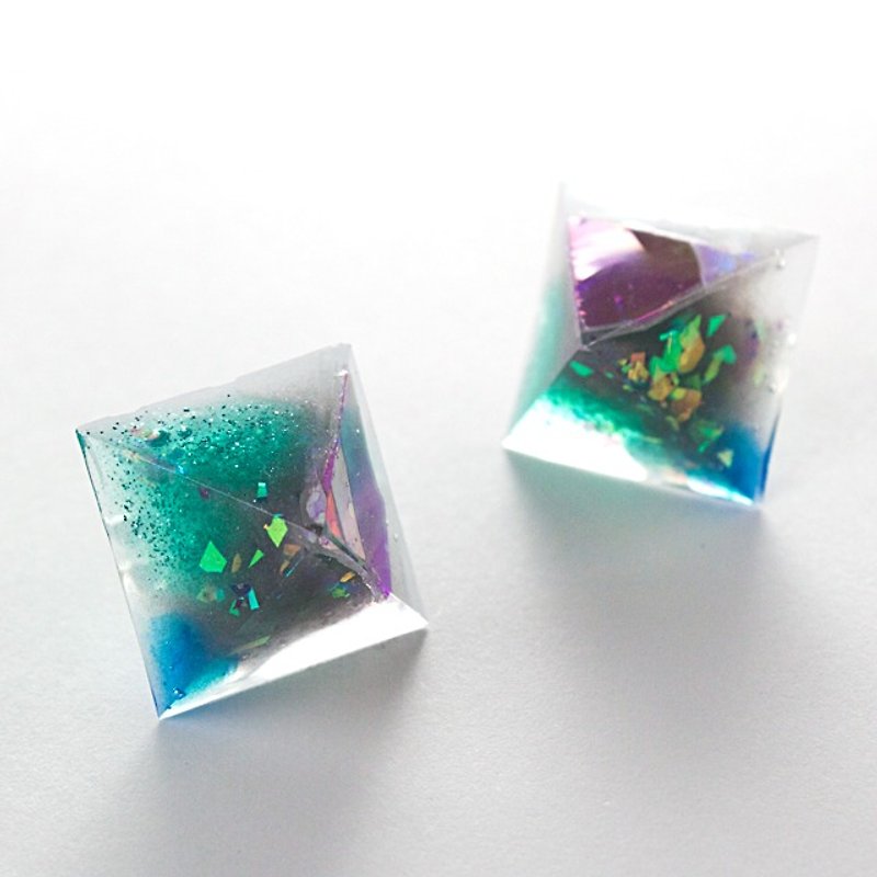 Pyramid earrings (cooling sensation) - ต่างหู - วัสดุอื่นๆ สีเขียว