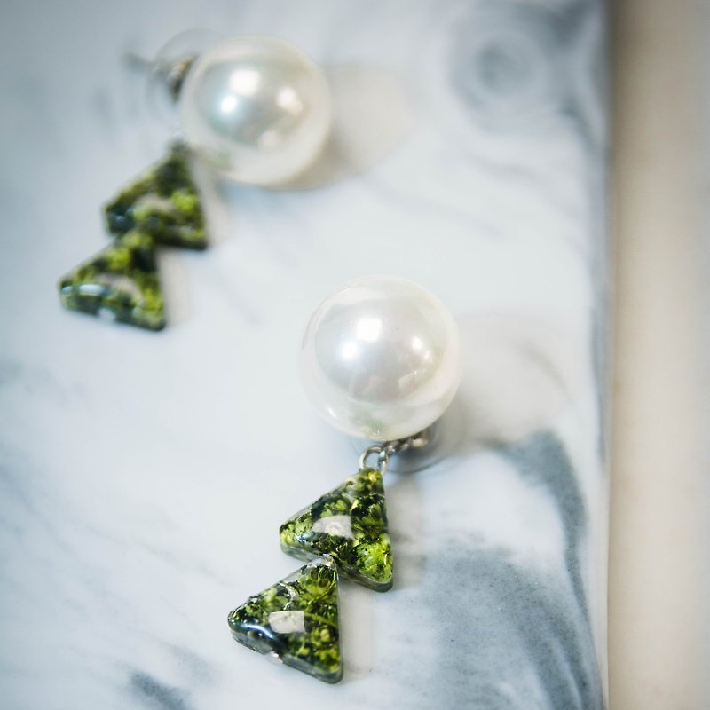 Christmas Tree Earrings_Big Pearl_Handmade 037 - ต่างหู - พืช/ดอกไม้ สีเขียว