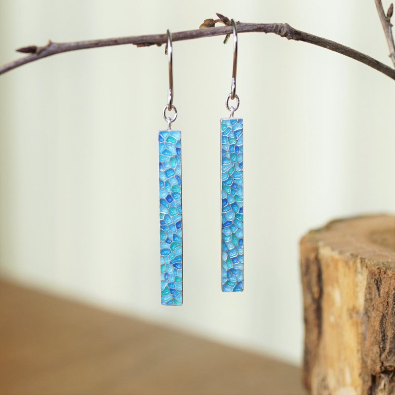 Enamel dangle earrings KESHIKI Water Sparkle - ต่างหู - เงิน สีน้ำเงิน