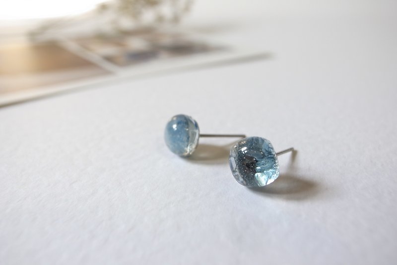 Highlight also came / quiet blue minimalist glass beads earrings - Earrings & Clip-ons - Glass Blue