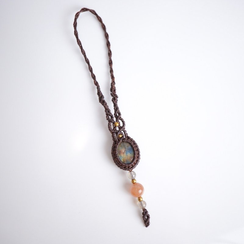 Labradorite Orange Moon Paraffin Thread Woven Pendant - พวงกุญแจ - เครื่องเพชรพลอย สีนำ้ตาล