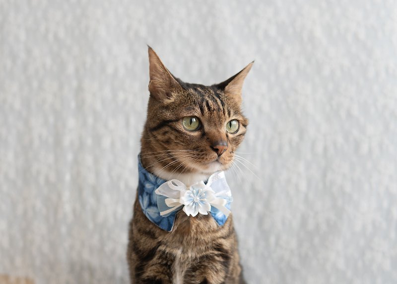 【Sakura・さくら Series】Pet Scarf Cat/Dog Flower Floral Cloth Flower-Gradient Blue - ปลอกคอ - ผ้าฝ้าย/ผ้าลินิน สีน้ำเงิน
