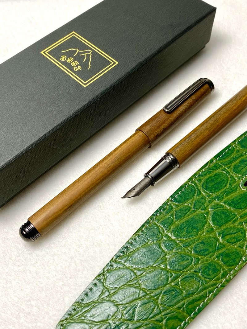 3952 Old Goat - Yang Zhulin Strictly Selected Green Sandalwood Titanium Tip (Xiao Tang Knife) / Calligraphy Titanium Pen - ปากกาหมึกซึม - วัสดุอื่นๆ 