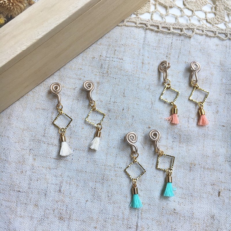 Box small tassel earrings - ต่างหู - โลหะ หลากหลายสี