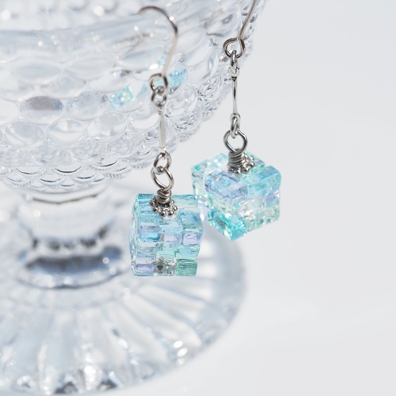 [Special] Cubic Glass (Cube [Mini] [Mai]) Earrings/ Clip-On[You can choose the metal fittings] [Made to order] - Earrings & Clip-ons - Glass Blue