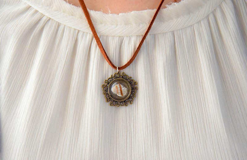 Sound of Ocean - Handmade Vintage Resin Cute Seashell Necklace - สร้อยคอ - วัสดุอื่นๆ 