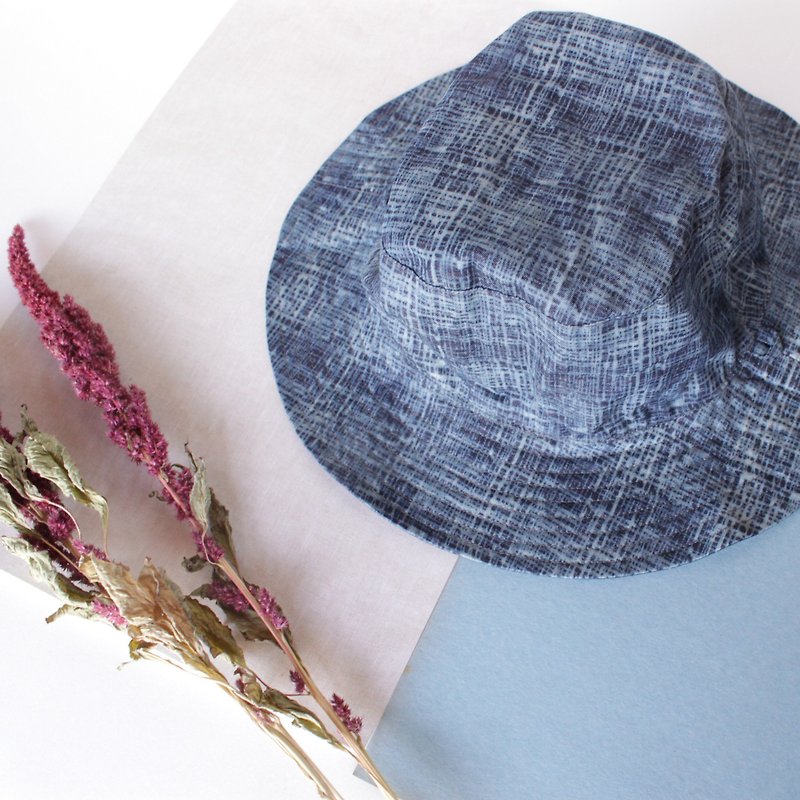 Denim Double-sided Water Repellent Buket Hat - หมวก - ผ้าฝ้าย/ผ้าลินิน สีน้ำเงิน