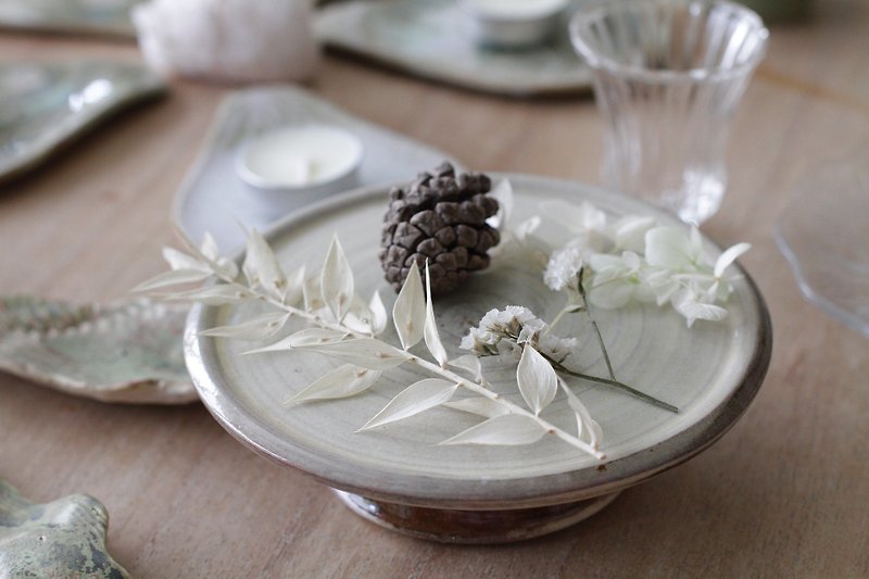 Purely handmade ceramic tall cake plate/ornament plate/candle holder/pot holder 2 - จานและถาด - ดินเผา ขาว