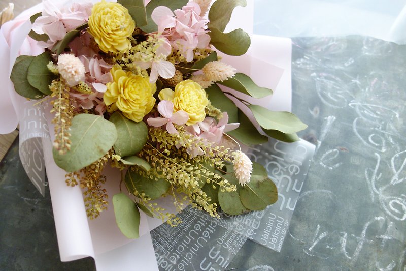 Bouquet - Treasures / Graduation Bouquet / Birthday - Dried Flowers & Bouquets - Plants & Flowers Yellow