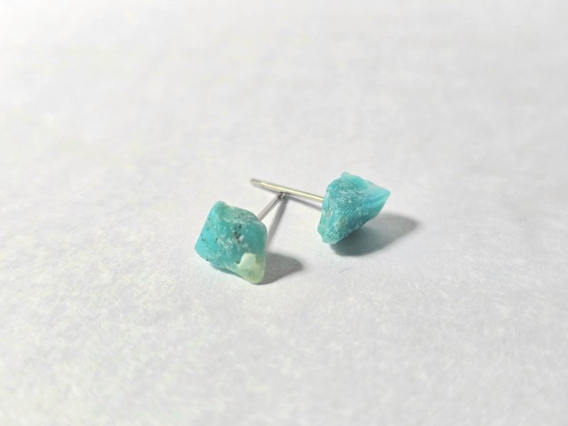 blue. Natural sea washed Taiwan sapphire blue chalcedony ear acupuncture - Earrings & Clip-ons - Jade Blue