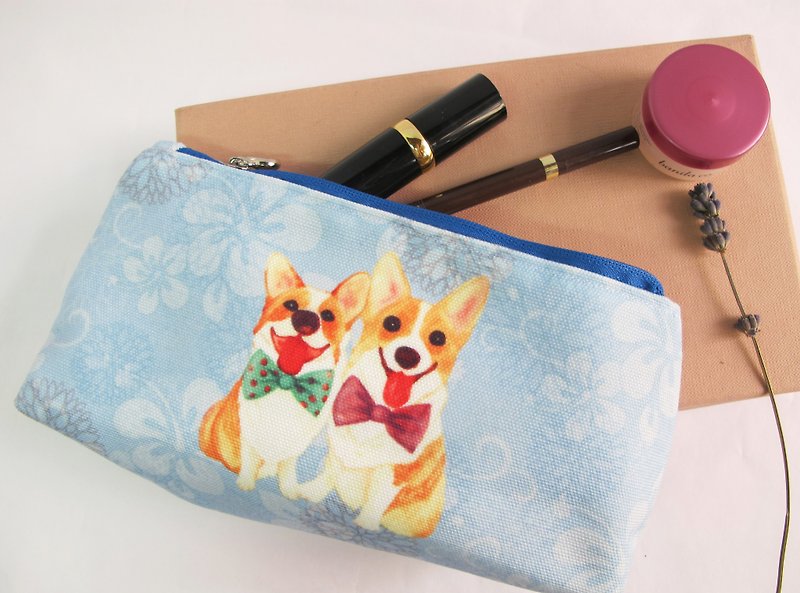 Kejigeji blue and flower debris bag Cosmetic Pencil Pouch - กระเป๋าเครื่องสำอาง - ผ้าฝ้าย/ผ้าลินิน สีน้ำเงิน