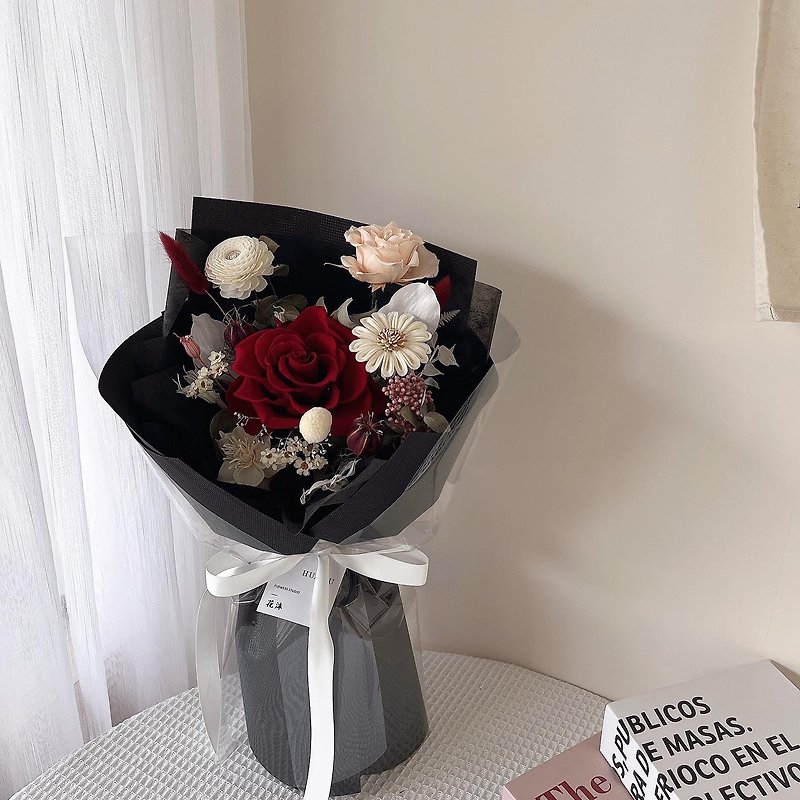 High order top quality imported eternal rose bouquet - ช่อดอกไม้แห้ง - พืช/ดอกไม้ สีดำ