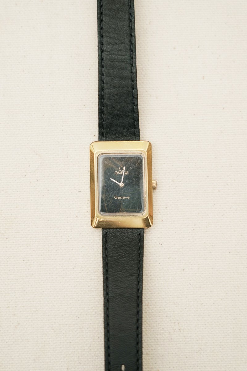 A ROOM MODEL - Vintage Omega gold frame plain antique watch - นาฬิกาผู้หญิง - เครื่องประดับ สีทอง