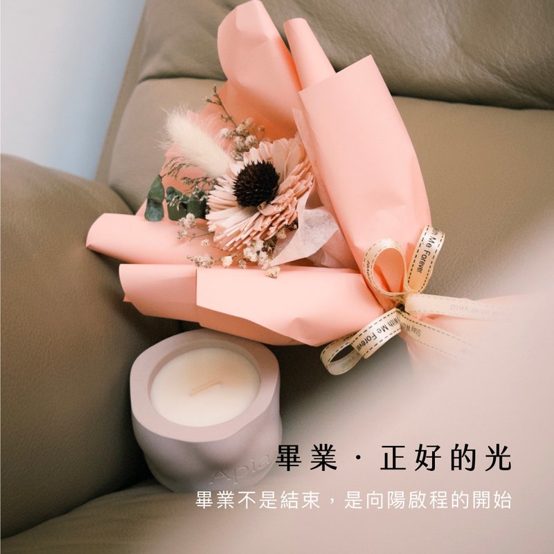 快速出貨 // 向陽而行 // 向日葵索拉花束蠟燭提袋組 畢業限定 - 香氛蠟燭/燭台 - 水泥 多色