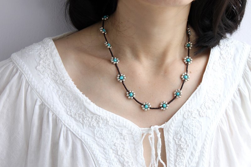 Silver Turquoise Daisy Flower Braided Necklaces Short Hippy Necklaces - สร้อยคอ - เครื่องประดับพลอย สีน้ำเงิน