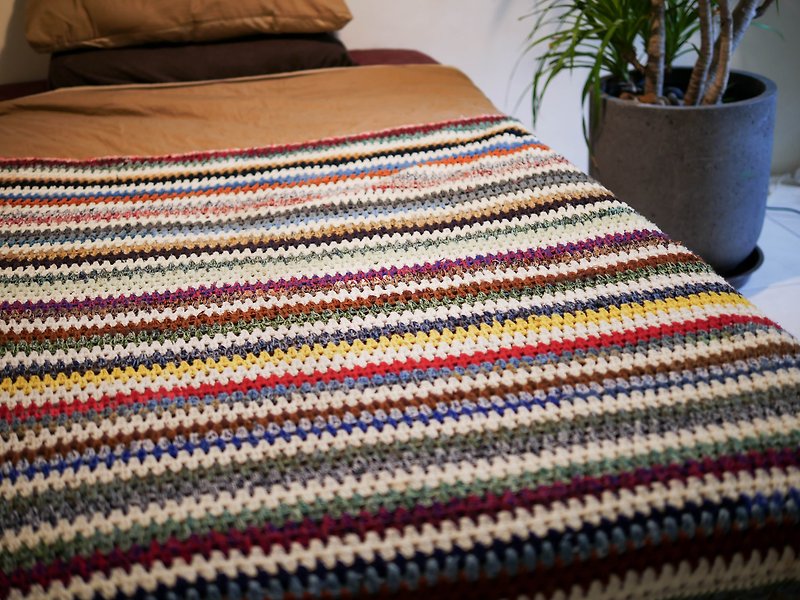 表哥的毛衣花紋床罩 暖情鄉村手工編織古董彩色萬用毯床罩Vintage - 被/毛毯 - 聚酯纖維 多色