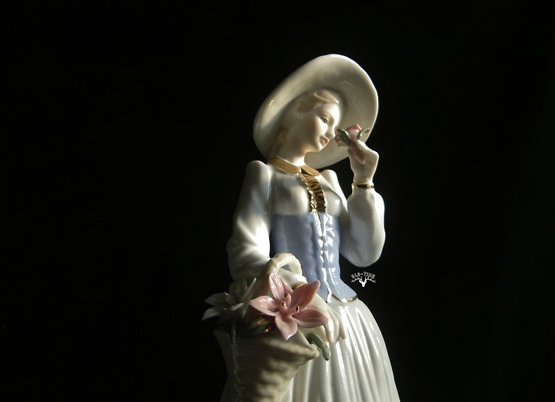 [OLD-TIME] Early Out of Print Lladro Spanish Ceramic Lady - ของวางตกแต่ง - วัสดุอื่นๆ 