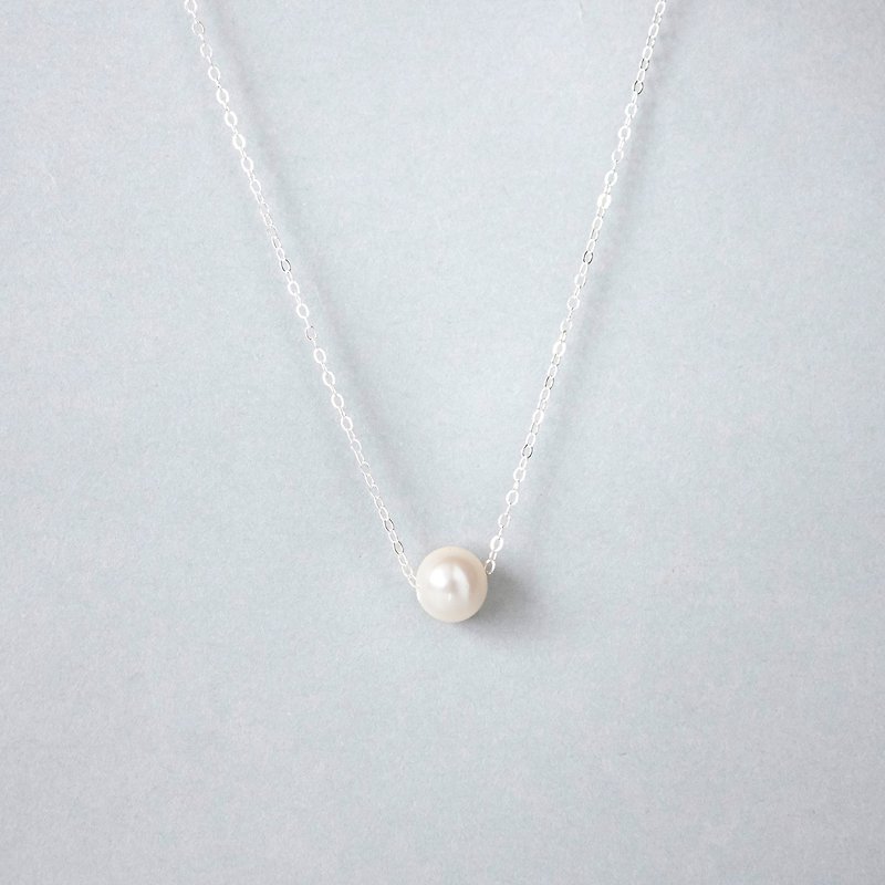 Hand made freshwater pearl ornaments 925 silver clavicle necklace // June birthday stone - สร้อยคอ - โลหะ สีเงิน