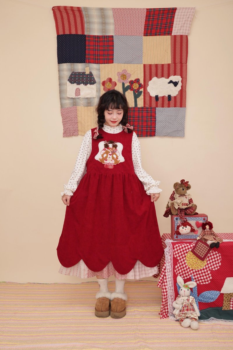 Vintage Girly Girl Doll Patch Embroidery Corduroy Lace Vest Dress - ชุดเดรส - วัสดุอื่นๆ สีแดง