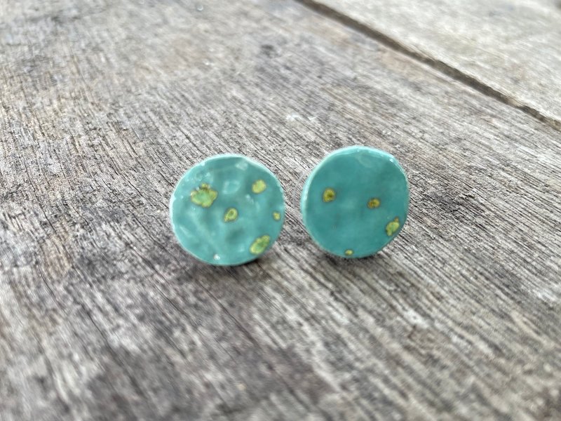 ceramic earrings (green) - 耳環/耳夾/耳骨夾 - 陶 綠色