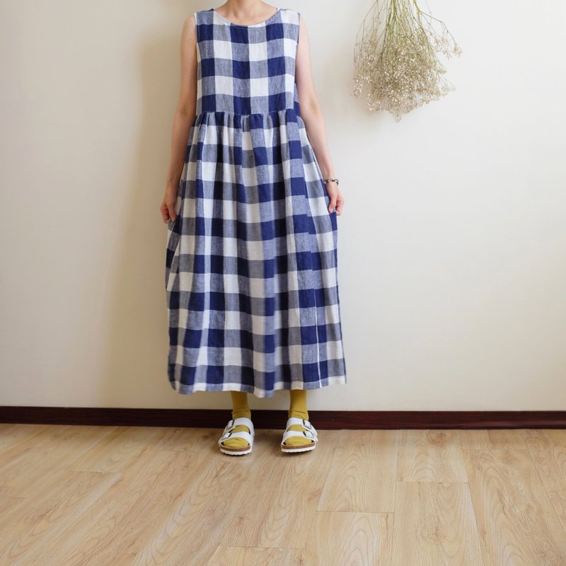 日常手作服 藍白大格紋背心長洋裝 水洗色織亞麻 - 洋裝/連身裙 - 棉．麻 多色