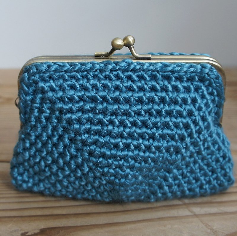 Ba-ba handmade Crochet pouch No.C1032 - กระเป๋าเครื่องสำอาง - วัสดุอื่นๆ สีน้ำเงิน