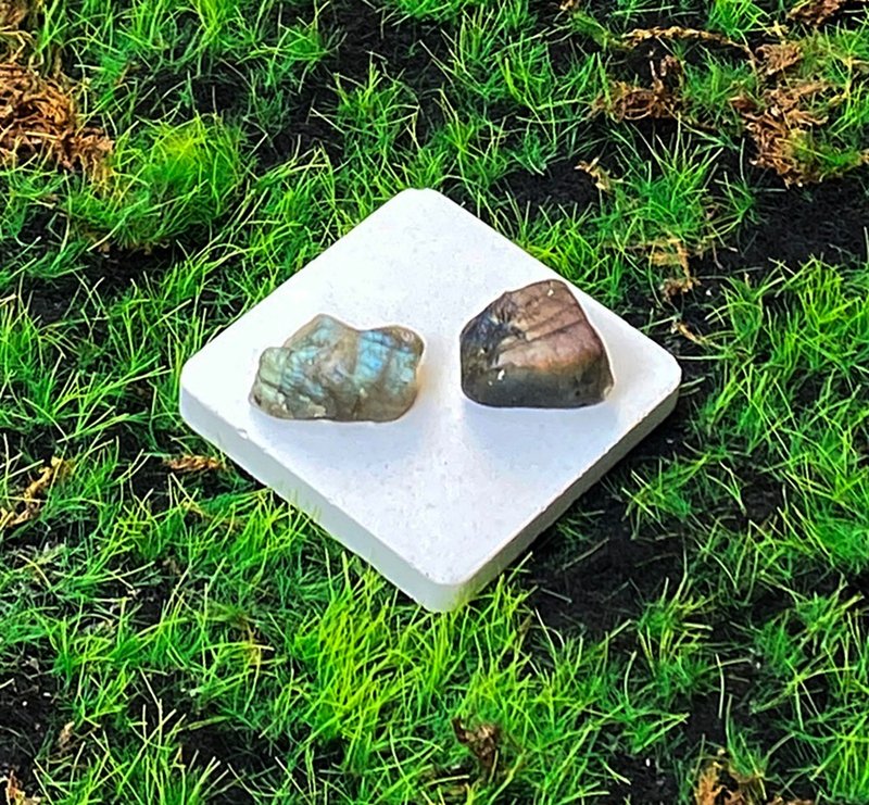 Selected natural labradorite two-piece set, natural energy crystal, marriage and wealth crystal, fast shipping - ของวางตกแต่ง - คริสตัล หลากหลายสี