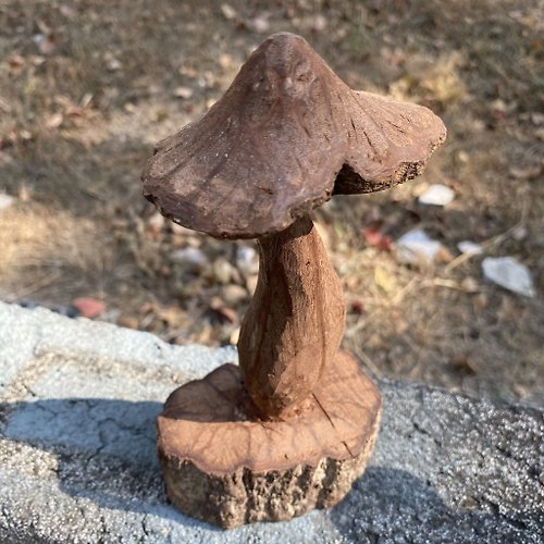 共生。Symbiosis 破香菇-菊花藤手刻蘑菇木雕(台灣製)