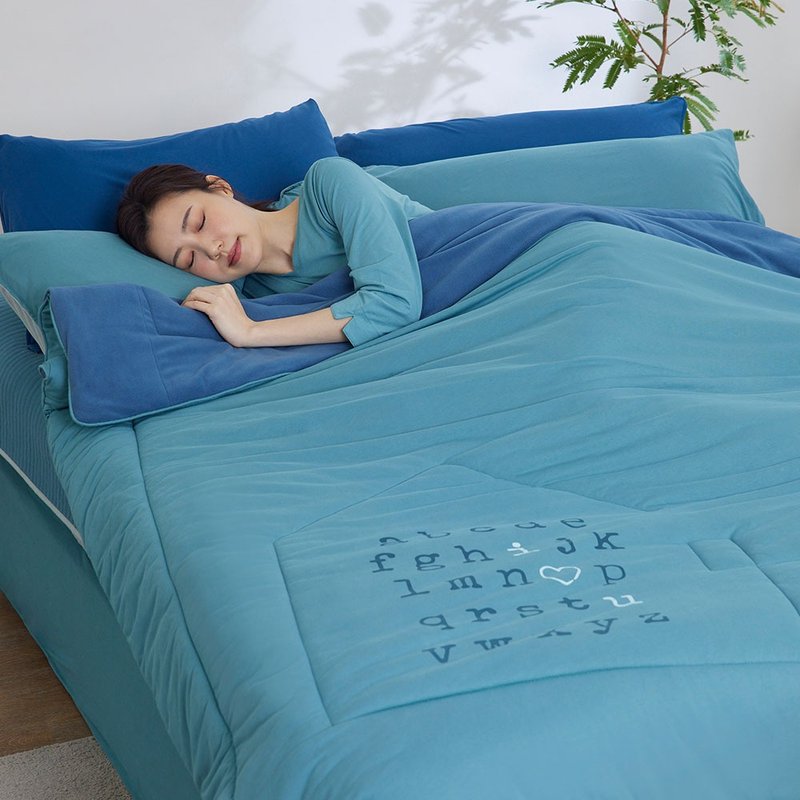 Alphabet Single Warm Quilt-Twilight Green - ผ้าห่ม - ผ้าฝ้าย/ผ้าลินิน สีน้ำเงิน