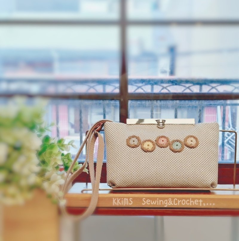 現貨!【BOG/一字口金隨身斜揹包】手工鉤織 五彩圓片 日本刺子布 - 側背包/斜背包 - 棉．麻 銀色