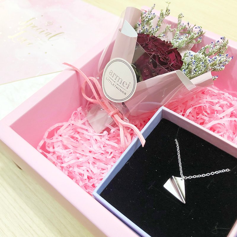 【Small Bouquet Gift Box Set】 Silver airplane. Paper Airplane Necklace + Mini Dry Bouquet - สร้อยคอ - โลหะ สีเงิน