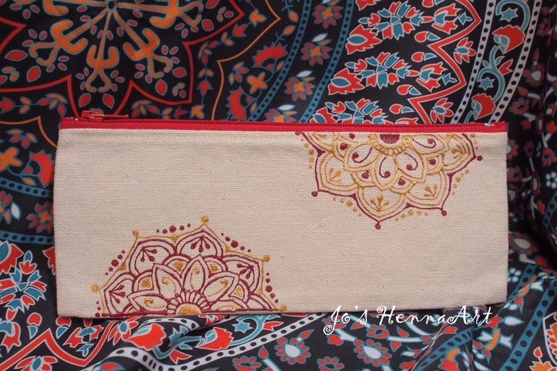 Hand-painted canvas pencil case - กล่องดินสอ/ถุงดินสอ - ผ้าฝ้าย/ผ้าลินิน สีกากี