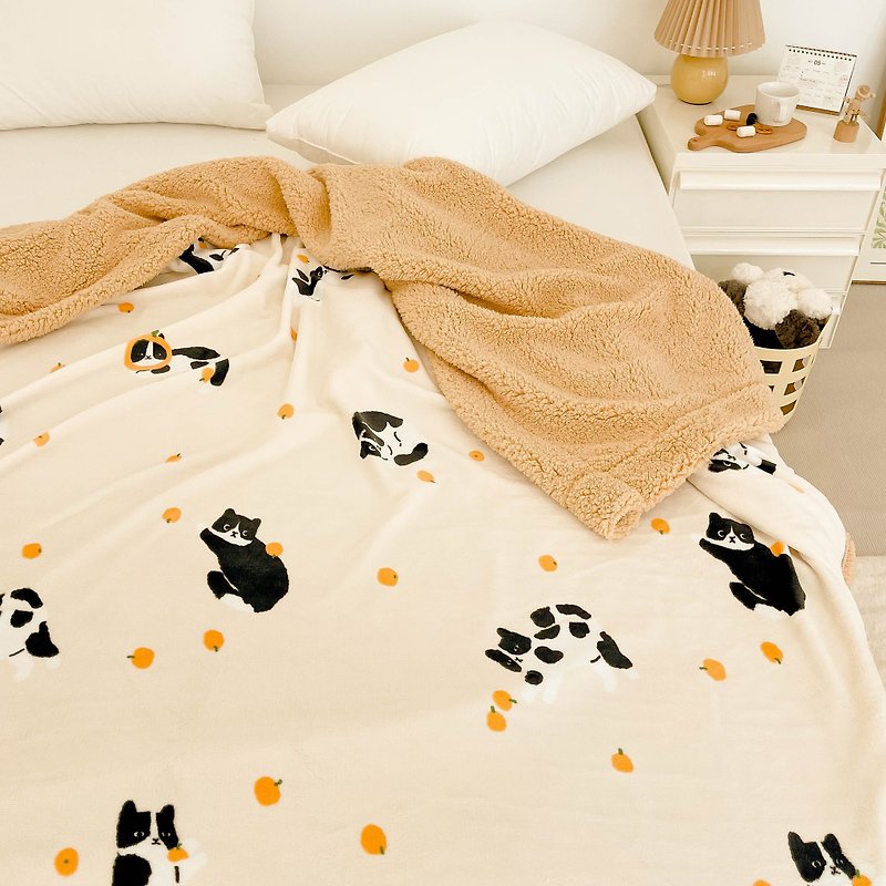 Cow cat warm version original design cream fleece blanket blanket nap blanket soft waxy comfortable warm autumn and winter thick - Blankets & Throws - Other Materials 