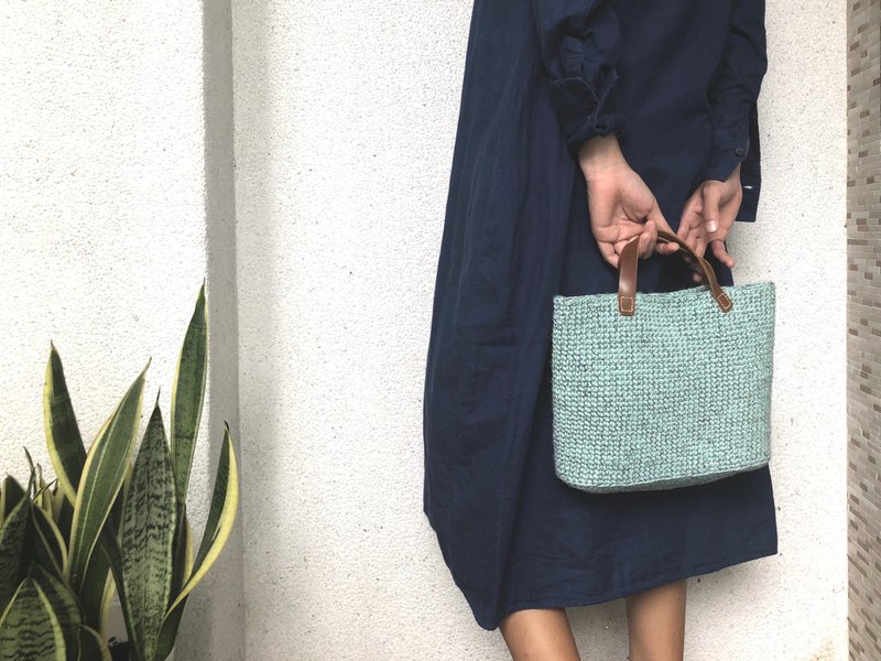 Lake green + gray blue double Linen hand crochet handbag leather handle - กระเป๋าถือ - ผ้าฝ้าย/ผ้าลินิน สีเขียว