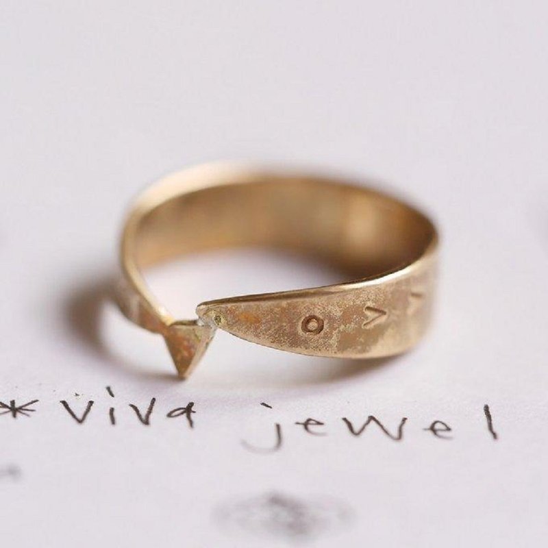 BRASS Ototo Fish Ring Made to Order - แหวนทั่วไป - ทองแดงทองเหลือง สีทอง