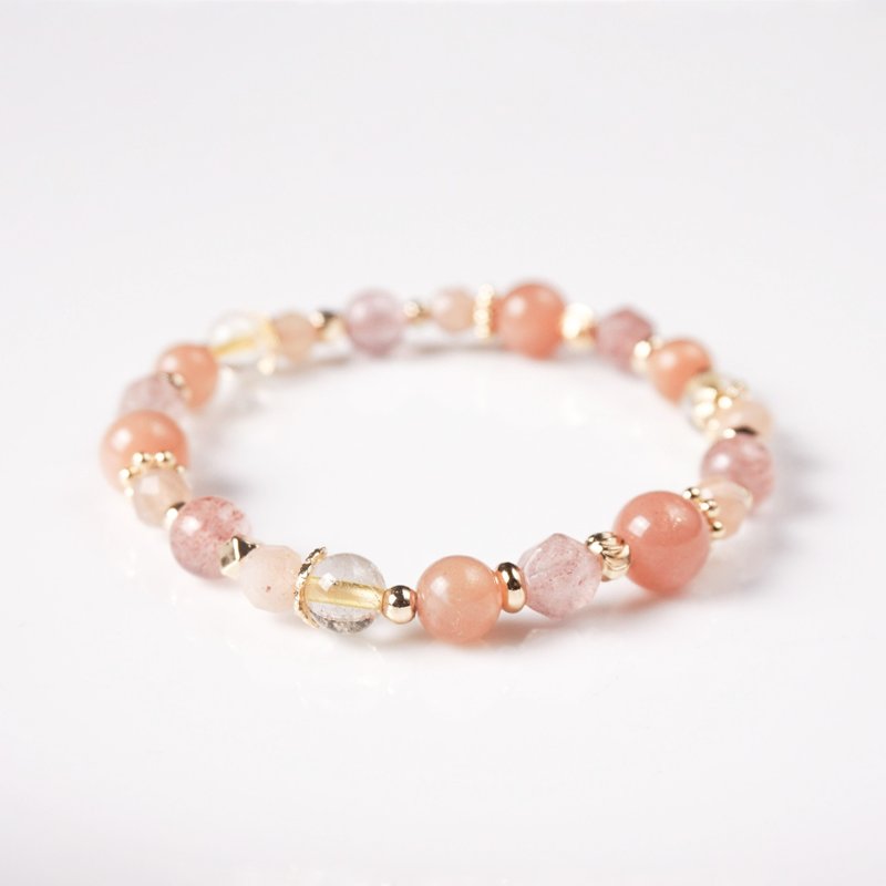 Style under the light // Orange Moonstone Strawberry Crystal Blonde Crystal Bracelet // Lucky and popular - สร้อยข้อมือ - คริสตัล สีส้ม