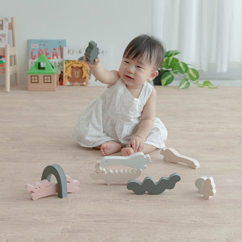 Educational Toys | Graceful Day for Long Animals - Kids' Toys - Resin 