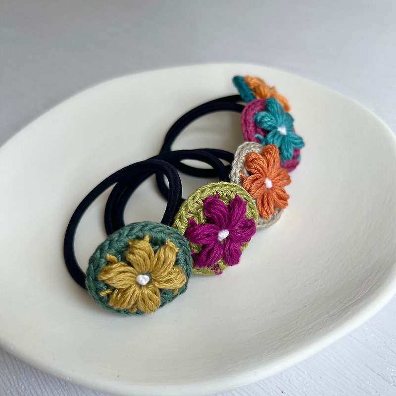 Crochet circle flower hair elastic - Earrings & Clip-ons - Thread 
