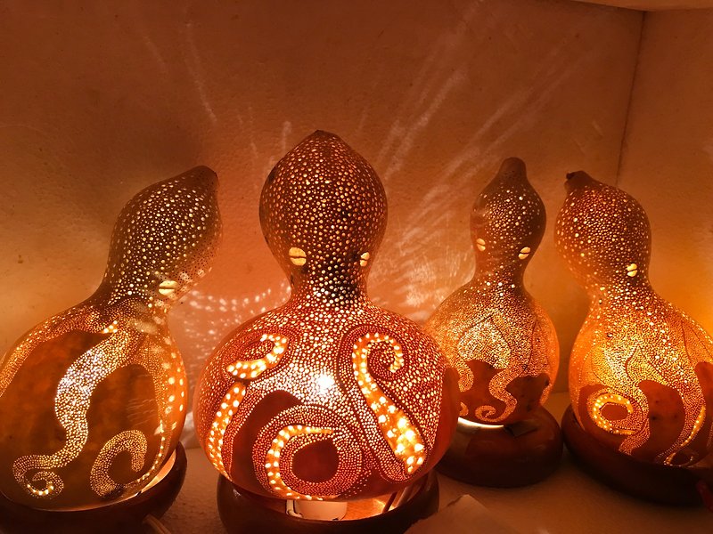 Gourd lamp octopus motif - โคมไฟ - วัสดุอื่นๆ สีแดง