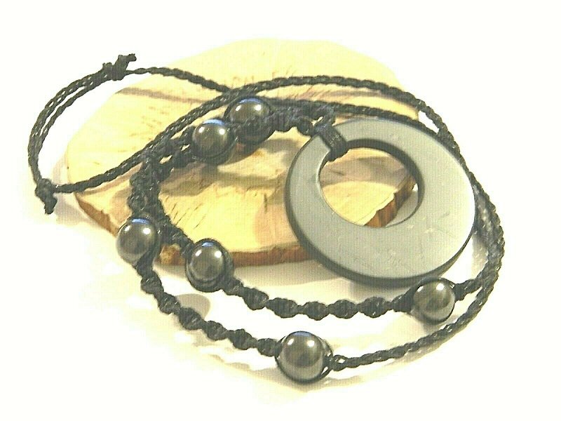 Shungite necklace, shungite double circle pendant, beaded healing macrame - Necklaces - Other Materials Black