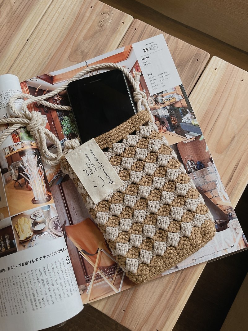 Free hand knitted mobile phone back bag wheat field - Phone Cases - Cotton & Hemp 