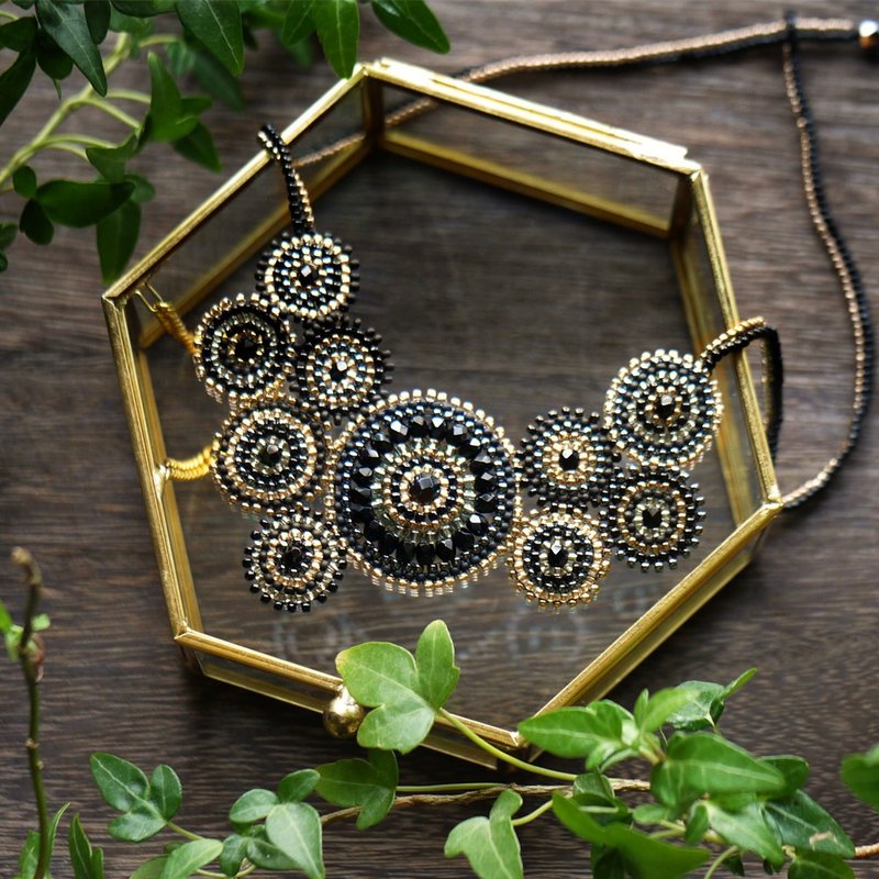 Glass Beaded Necklace, Black, Gold, Shape imaged Chinese peony - สร้อยคอ - แก้ว สีดำ