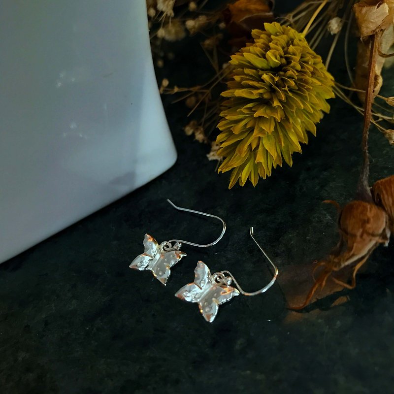 小蝴蝶Butterfly/純銀Silver/耳環Earring/Màn 工 - 耳環/耳夾 - 其他金屬 銀色
