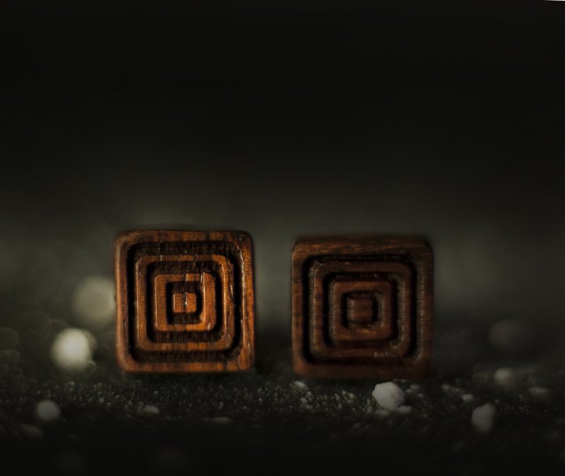 【Hylé Design】 ORB-it wood earrings (back-shaped square style, random wood color) - Earrings & Clip-ons - Wood Brown