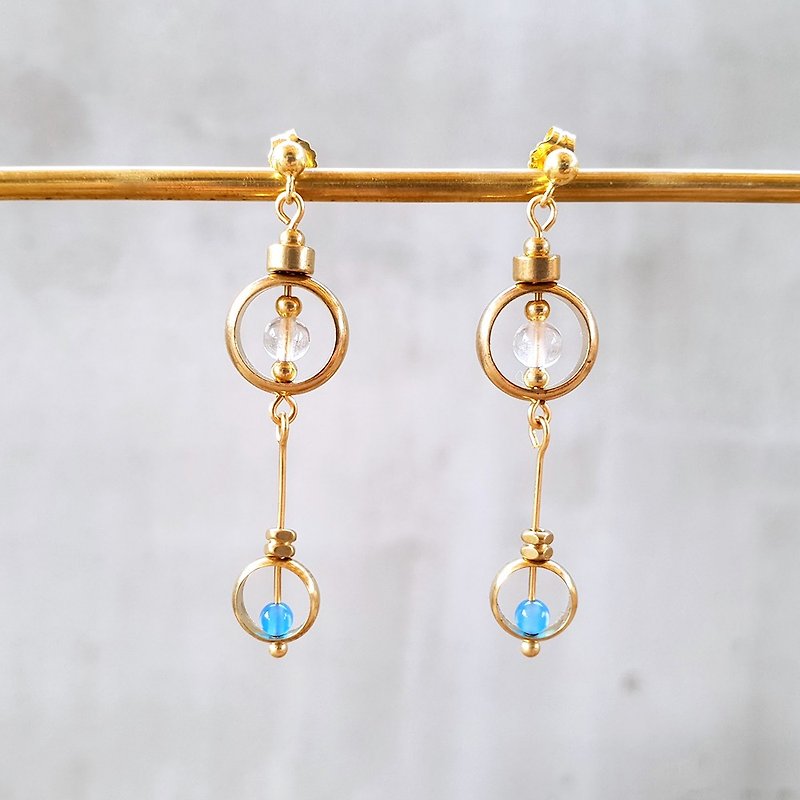【 雙子 】白水晶藍玉隨黃銅耳環・可改夾式 - 耳環/耳夾 - 銅/黃銅 金色