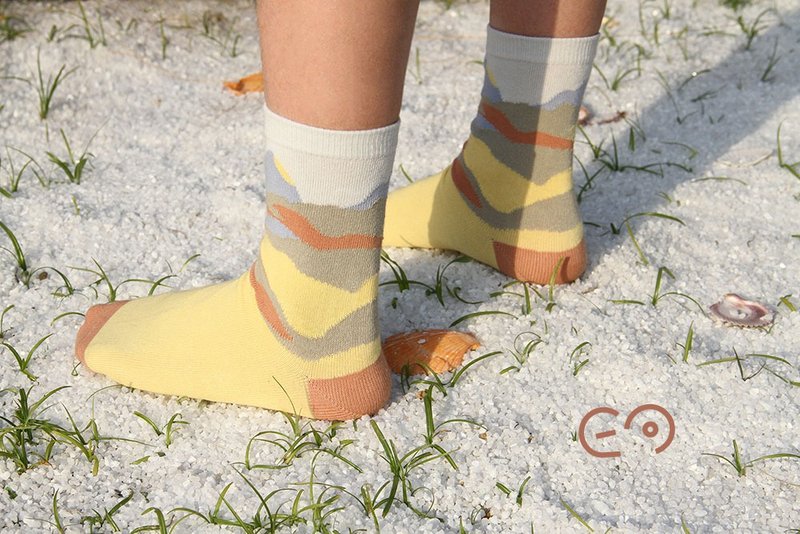 Iceland Garden (Iceland inspiration)_  Light yellow crew socks/ casual socks - ถุงเท้า - ผ้าฝ้าย/ผ้าลินิน สีเหลือง