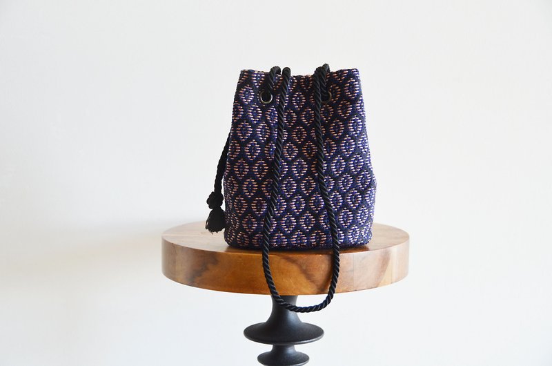 Limited quantity LINTON fancy tweed geométrique geometric pochette marine bag Great for Christmas gifts and rewards - กระเป๋าแมสเซนเจอร์ - ผ้าฝ้าย/ผ้าลินิน สีดำ